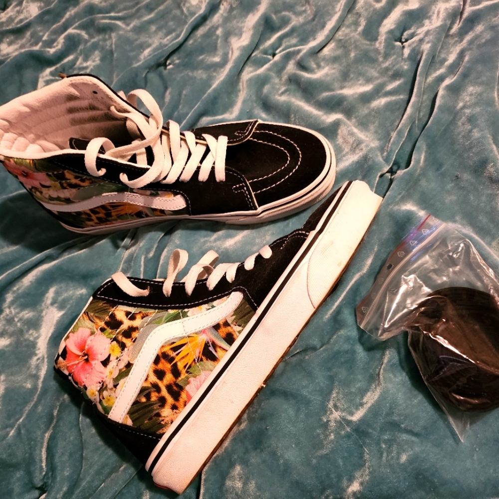 VANS High Top Tropical Design with extra black laces